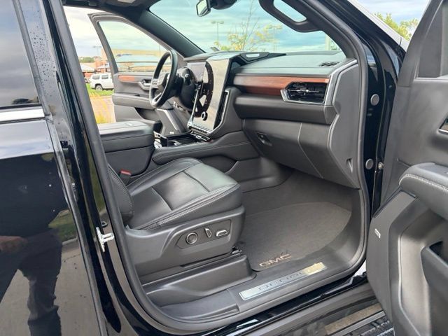 Used 2025 GMC Yukon XL Denali w/ Sun & Power Step Package AWD/4WD image 17