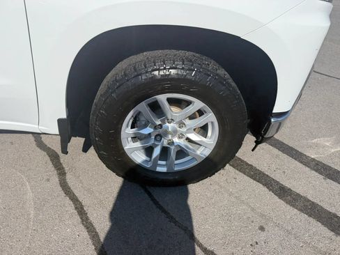 Used 2020 Chevrolet Silverado 1500 LT w/ Z71 Off-Road Package AWD/4WD image 17