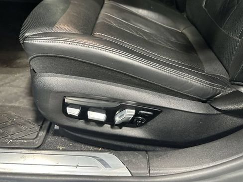 Used 2018 BMW 750i RWD image 18