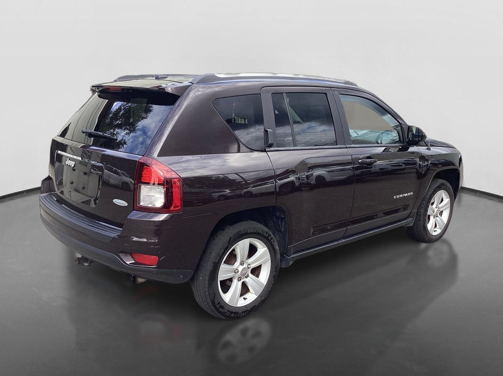 Used 2014 Jeep Compass Latitude w/ Sun/Sound Group AWD/4WD image 5