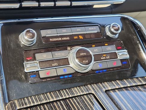 Used 2022 Lincoln Navigator Black Label image 17