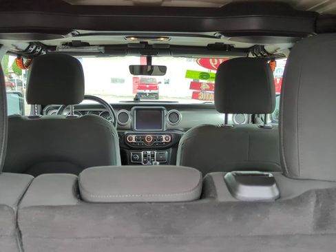 Used 2019 Jeep Wrangler Unlimited Sahara w/ Uconnect 4C Nav & Sound Group AWD/4WD image 7
