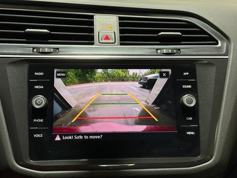 Used 2018 Volkswagen Tiguan SE AWD/4WD image 14
