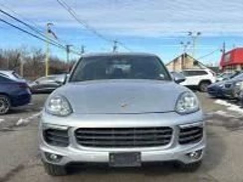 Used 2016 Porsche Cayenne AWD/4WD image 2
