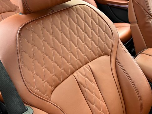 Used 2023 BMW X7 M60i image 42