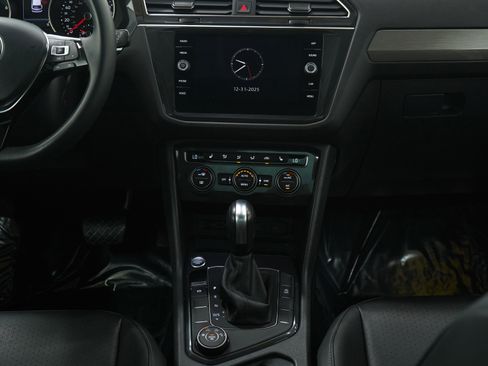 Used 2020 Volkswagen Tiguan SE image 17