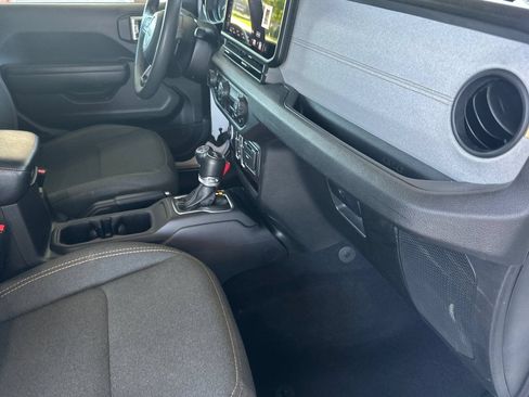 Used 2024 Jeep Wrangler Unlimited AWD/4WD image 24