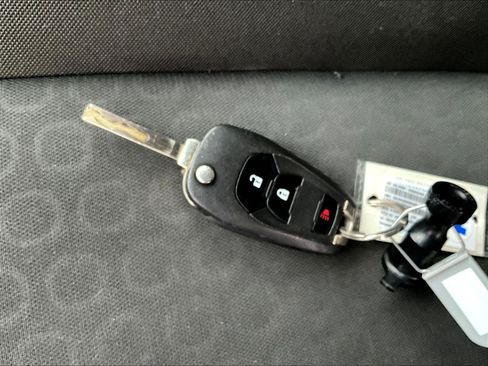 Used 2021 Chevrolet Trax LS w/ Tint and Cruise Package AWD/4WD image 33