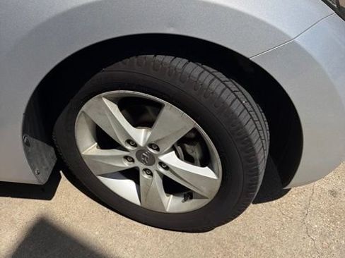 Used 2013 Hyundai Elantra GLS w/ Preferred Pkg FWD image 6