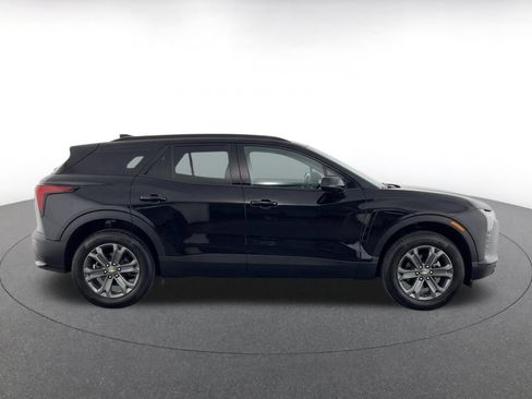 Used 2025 Chevrolet Blazer LT FWD image 9