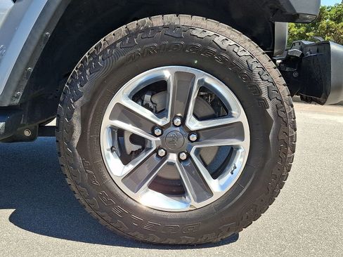 Used 2020 Jeep Wrangler Unlimited Sahara AWD/4WD image 9