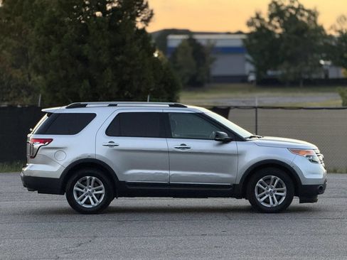 Used 2015 Ford Explorer XLT w/ Equipment Group 202A FWD image 7