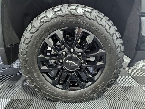 Used 2025 Chevrolet Silverado 2500 LTZ w/ Trail Boss Package AWD/4WD image 6