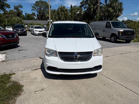 Used 2016 Dodge Grand Caravan SE w/ Quick Order Package 29E SE FWD image 2