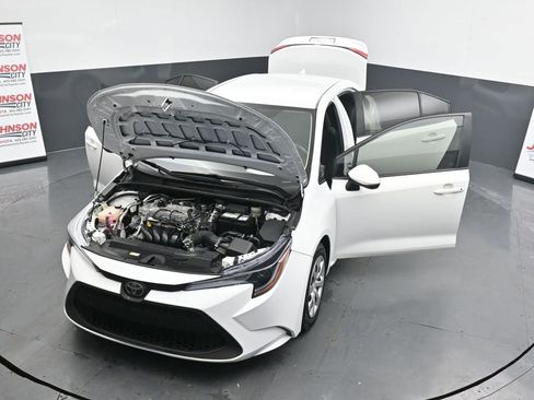 Used 2021 Toyota Corolla LE image 41
