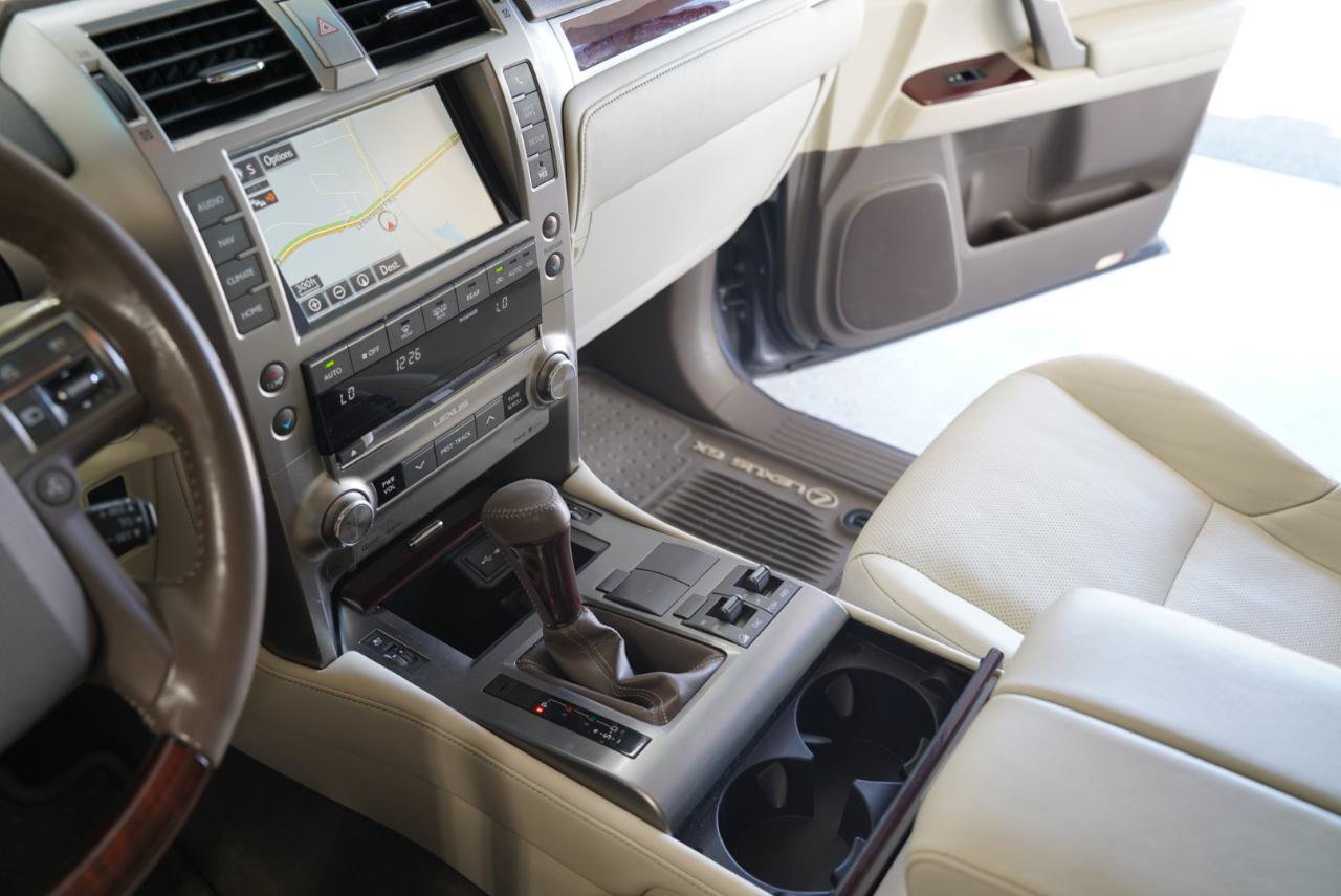 Used 2016 Lexus GX 460 w/ Premium Package AWD/4WD image 18