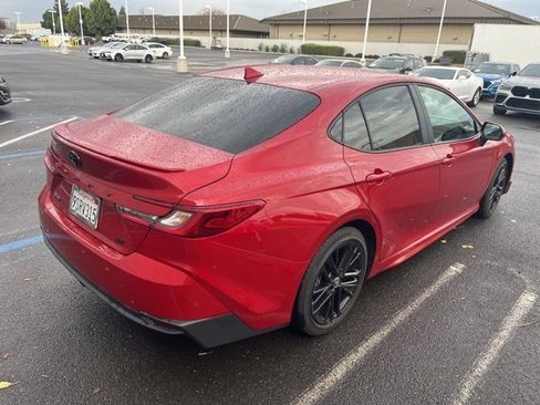 Used 2025 Toyota Camry SE image 5