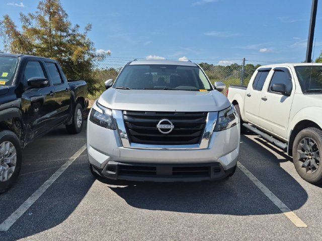 Certified 2025 Nissan Pathfinder SV FWD image 2
