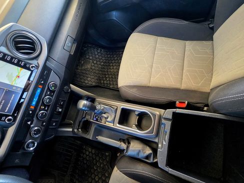 Used 2020 Toyota Tacoma TRD Sport AWD/4WD image 27
