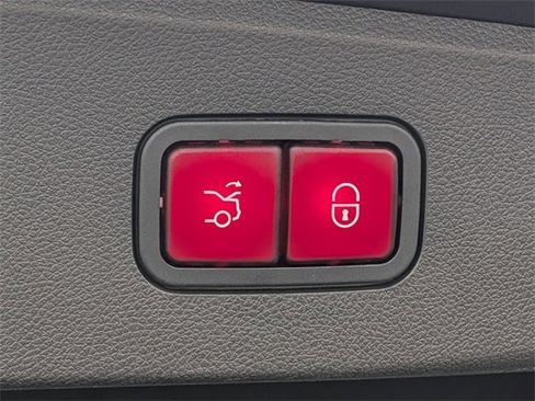 Used 2016 Mercedes-Benz E 350 Sedan w/ Premium Package image 15