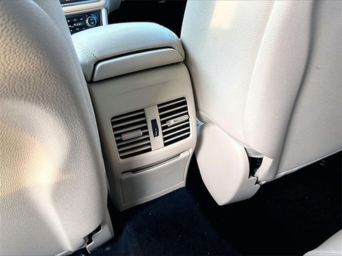 Used 2020 Mercedes-Benz GLA 250 GLA 250 w/ Premium Package image 30