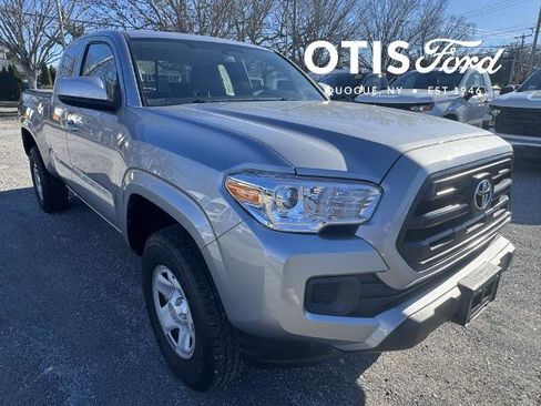 Used 2017 Toyota Tacoma SR image 1