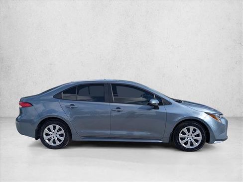 Used 2025 Toyota Corolla LE FWD image 4