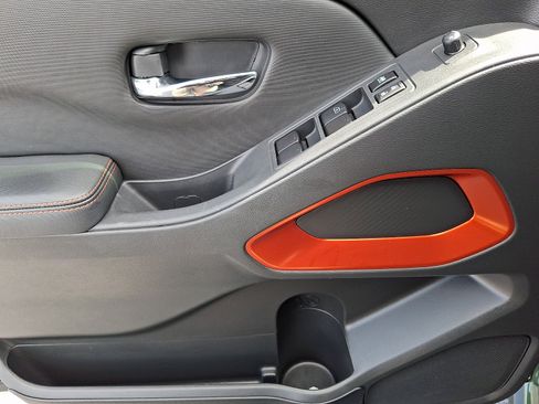 Used 2023 Nissan Frontier PRO-4X w/ Pro Convenience Package image 12