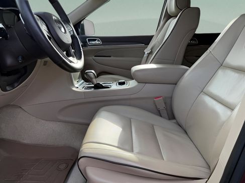 Used 2017 Jeep Grand Cherokee Overland w/ Jeep Active Safety Group image 18