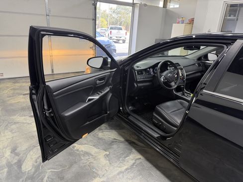 Used 2017 Toyota Camry XLE FWD image 8