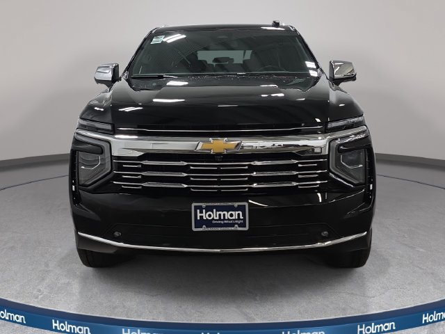 Used 2025 Chevrolet Suburban Premier AWD/4WD image 3