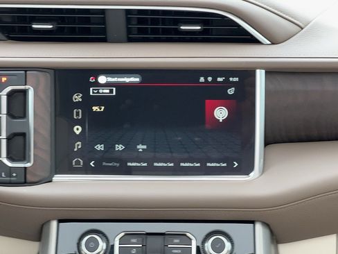 Certified 2023 GMC Yukon XL Denali w/ Denali Reserve Package AWD/4WD image 17