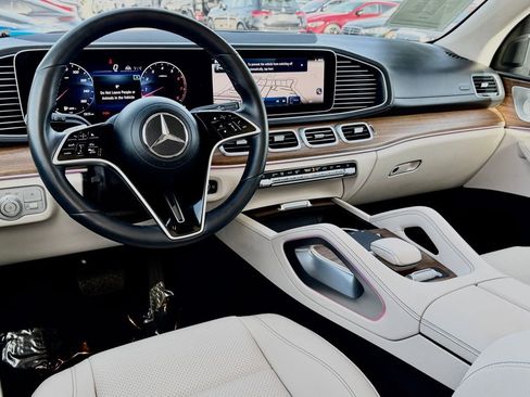 Used 2026 Mercedes-Benz GLS 450 4MATIC image 30