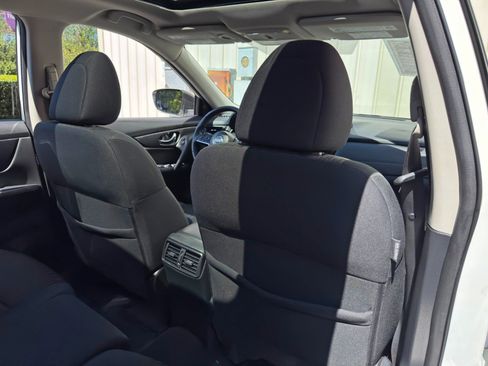 Used 2017 Nissan Rogue SV FWD image 32