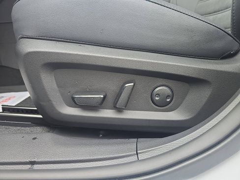 New 2025 Mitsubishi Outlander SE image 13