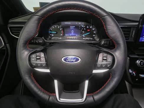 Used 2023 Ford Explorer ST-Line AWD/4WD image 32