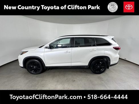 Used 2019 Toyota Highlander SE image 6