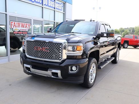 Used 2015 GMC Sierra 2500 Denali w/ Duramax Plus Package AWD/4WD image 6