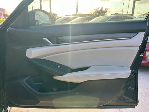 Used 2018 Honda Accord LX image 16