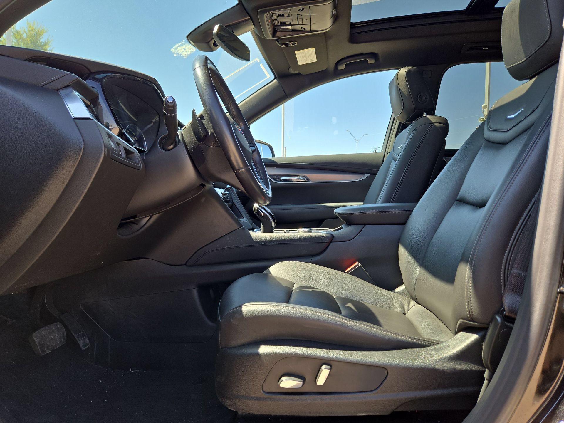 Used 2024 Cadillac XT6 Luxury AWD/4WD image 16