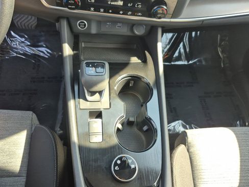 Used 2023 Nissan Rogue SV image 31