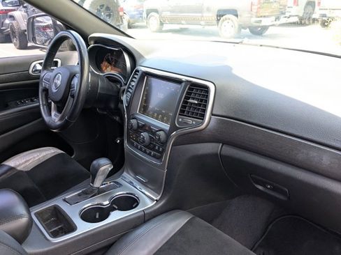 Used 2017 Jeep Grand Cherokee Altitude image 18