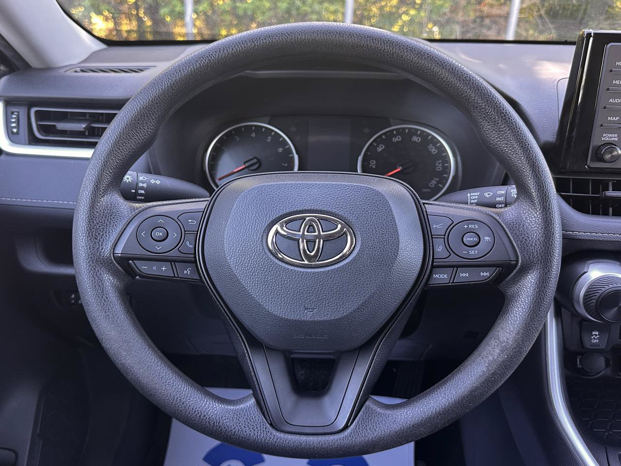 Used 2022 Toyota RAV4 LE FWD image 17