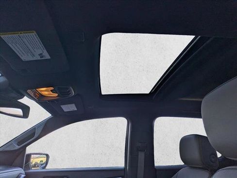 Used 2025 Chevrolet Colorado ZR2 w/ Midnight Edition image 16