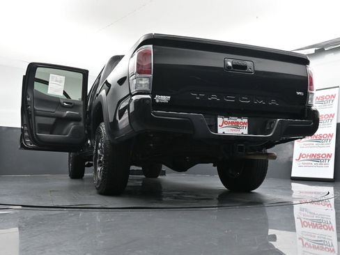 Used 2023 Toyota Tacoma TRD Off-Road image 50