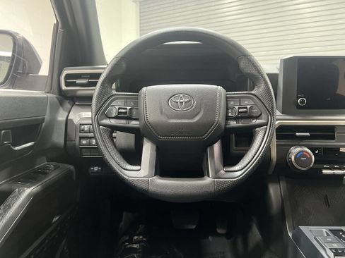 Used 2025 Toyota Tacoma SR5 AWD/4WD image 14