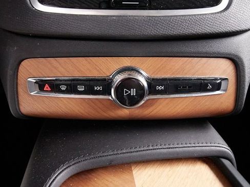 Certified 2023 Volvo XC90 B6 Plus w/ Protection Package AWD/4WD image 17
