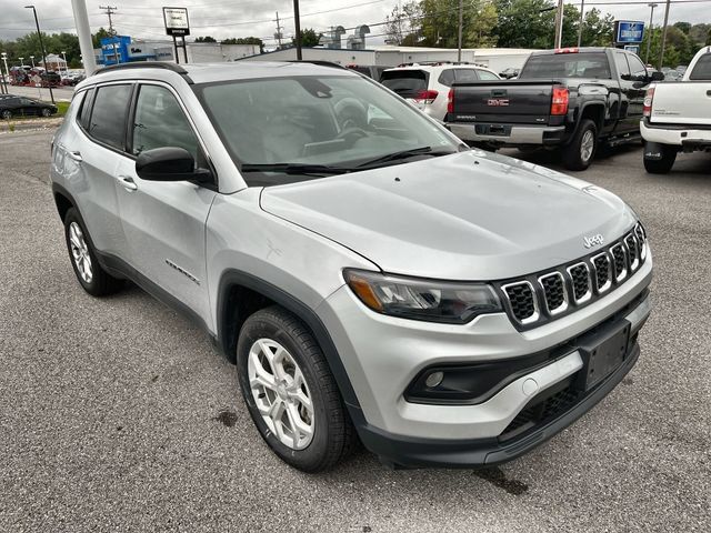 Used 2024 Jeep Compass Latitude AWD/4WD image 10