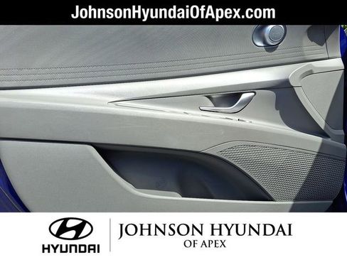Certified 2022 Hyundai Elantra SEL FWD image 11