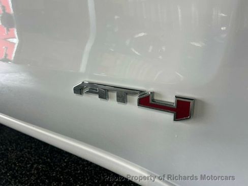 Used 2022 GMC Sierra 1500 AT4 w/ AT4 Preferred Package AWD/4WD image 10